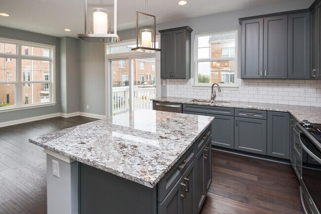 Foto del edificio - 15295 Mystic Rock Dr