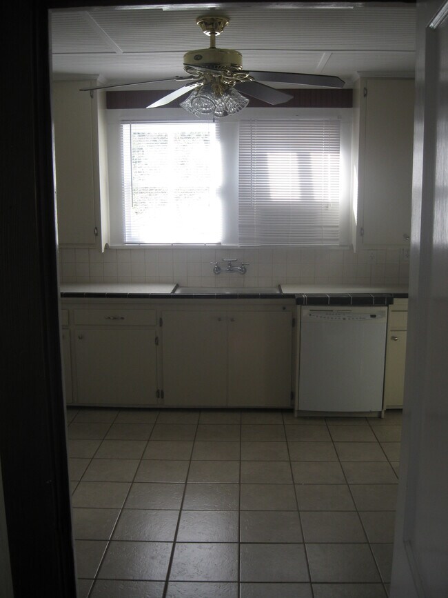 Foto del edificio - 5447 Capital Heights Ave