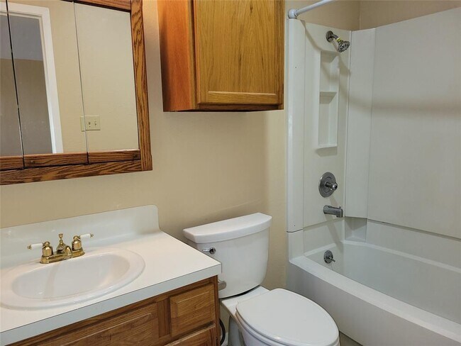 Foto del edificio - 8802 Piney Point Dr