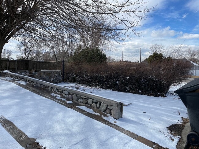 Building Photo - 250 E 600 S