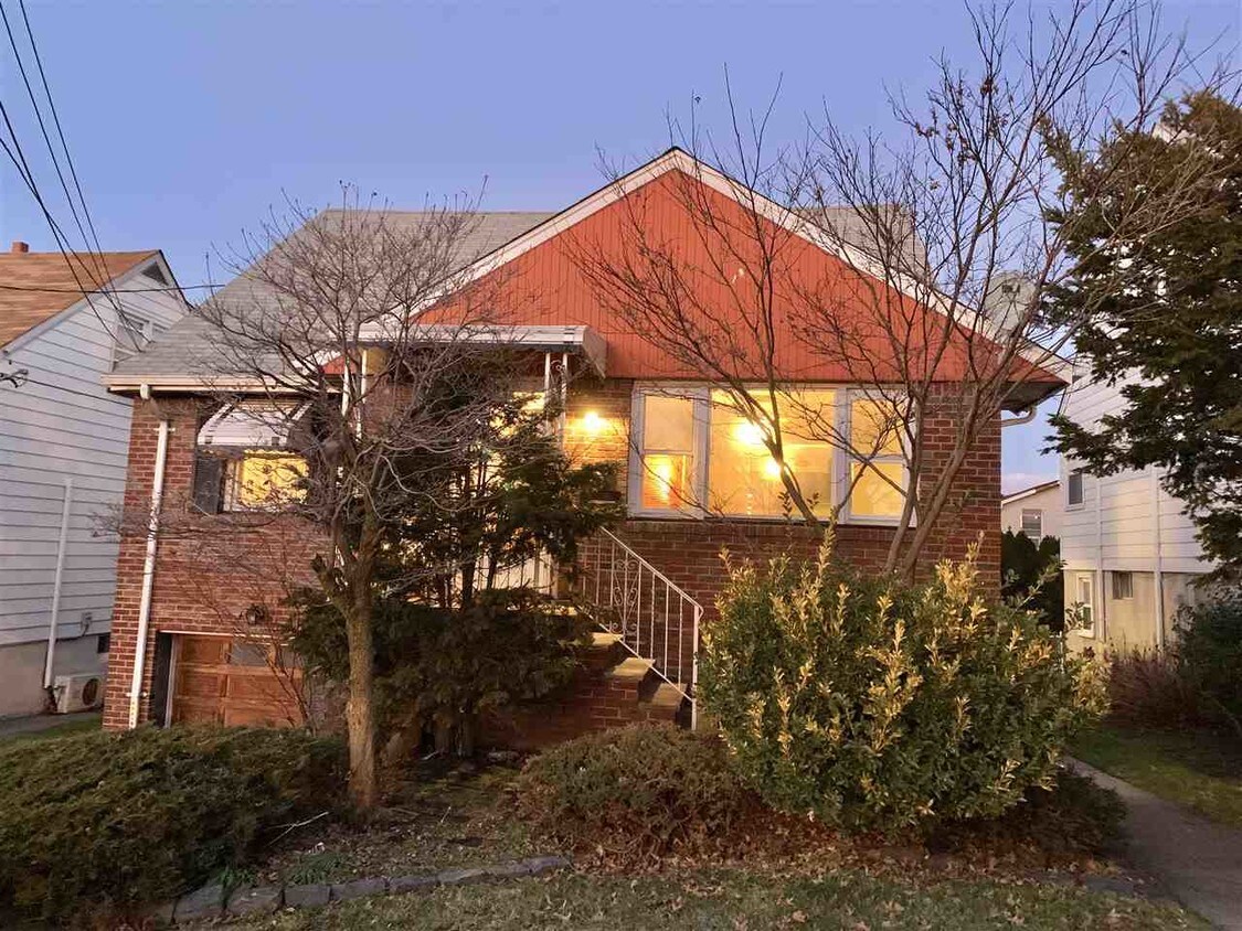 Foto principal - 1310 89th St