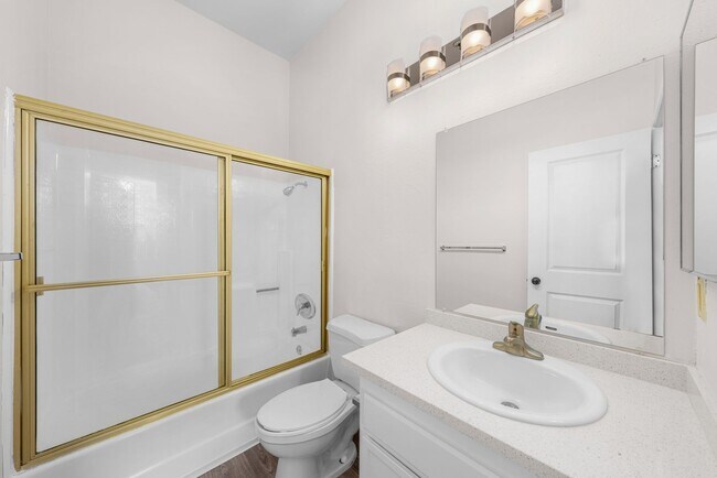 Interior Photo - Diplomat Apartments