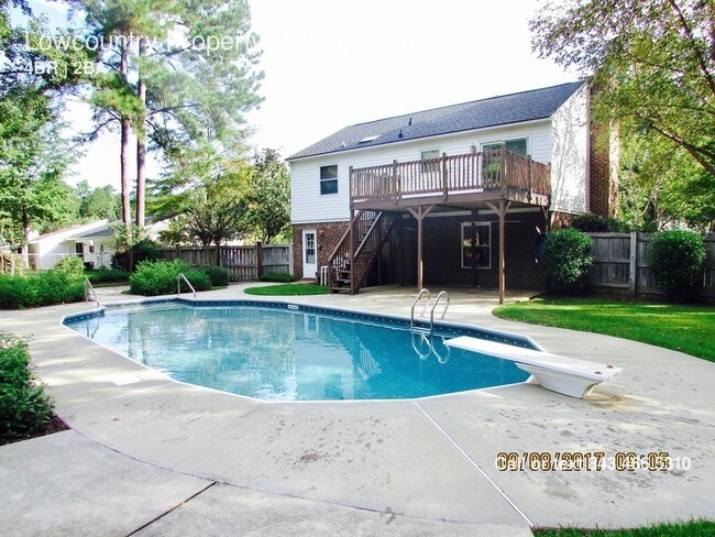 Building Photo - 110 Aylesbury Rd