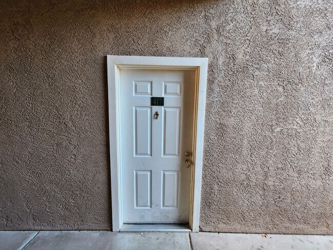Foto del edificio - Fantastic, well maintained 2 bedroom condo.