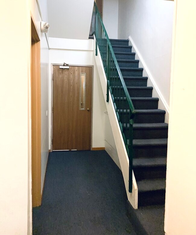 Building Photo - 423 Berkshire Dr