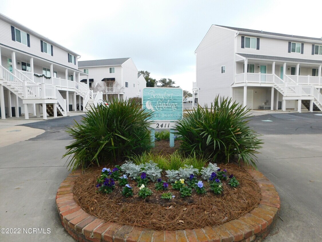 2411 Front St, Beaufort, NC 28516 Townhome Rentals in Beaufort NC
