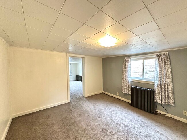 Building Photo - 1 Bed, 1 Bath South Side Apartment - Dead-...