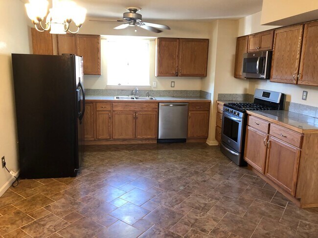 Foto del edificio - Charming 3 Bed 2 Bath!