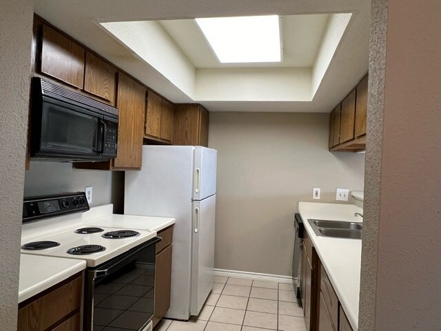 Kitchen - 2824 S Bartell Dr