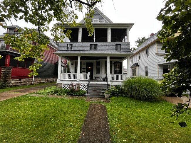 Foto del edificio - 1348 Cook Ave