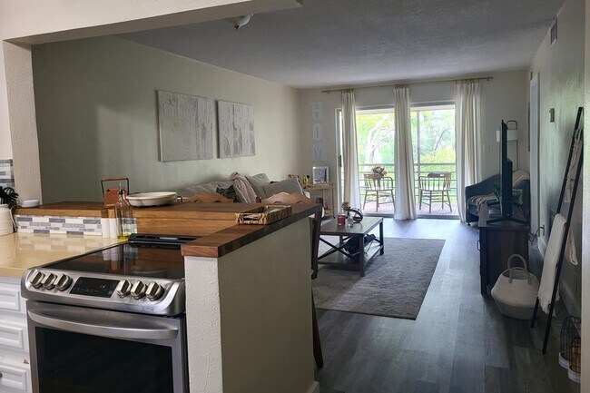 Foto del edificio - 1400 NE 57th St