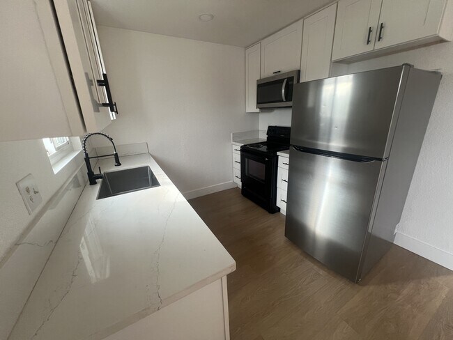 Foto del edificio - 3965 Logan Ave