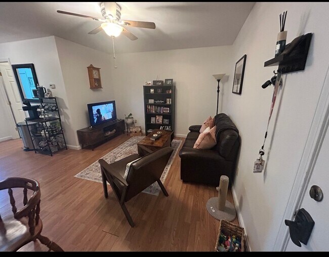 Foto del edificio - 52 Village Dr