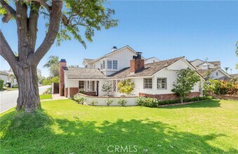Building Photo - 2562 Vista Dr
