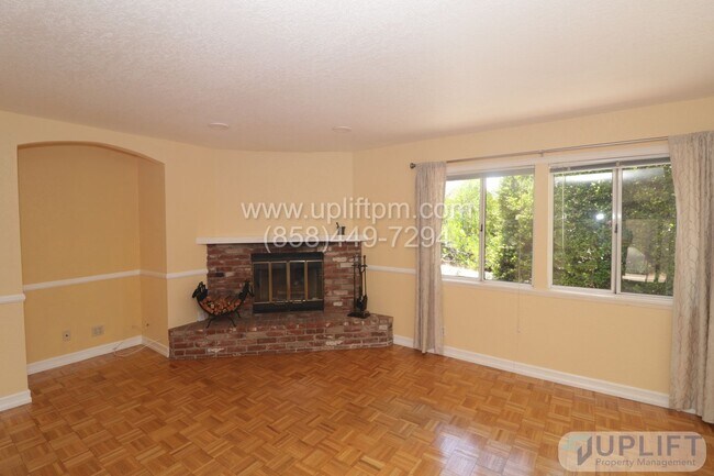 Foto del edificio - 3 Bedroom 2 Bathroom in Country Estates