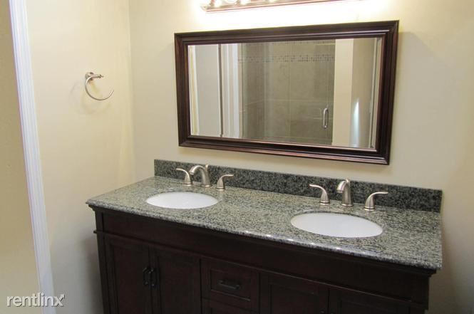 Building Photo - 2 br, 2.5 bath Townhome - 6646 Via Regina ...