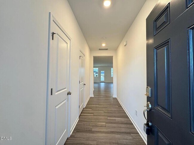 Foto del edificio - 209 Lily Patch Ln