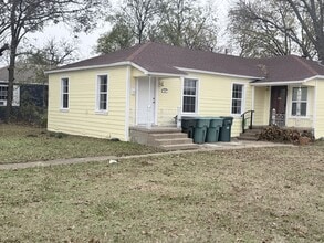 Building Photo - 620 N Walnut St