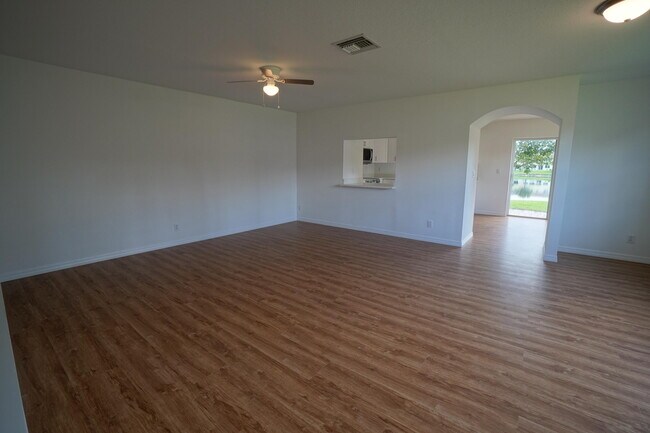 Foto del edificio - 792 Imperial Lake Rd