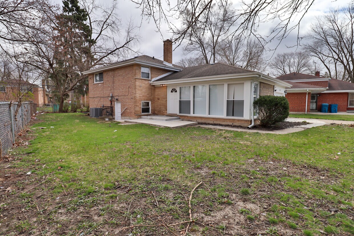 Primary Photo - 16039 Marian Dr