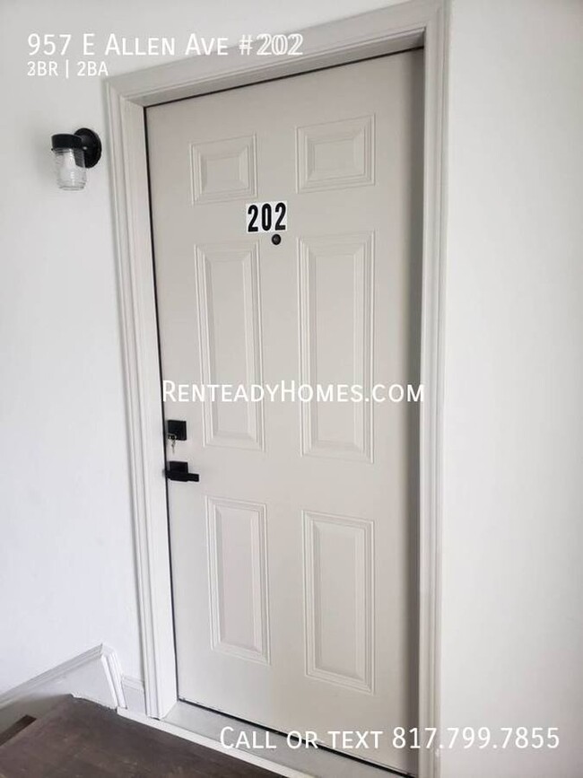 Foto del edificio - 957 E Allen Ave