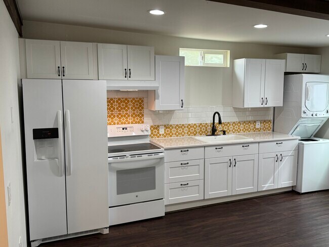 KItchen and washer/dryer - 2382 Marengo Ave