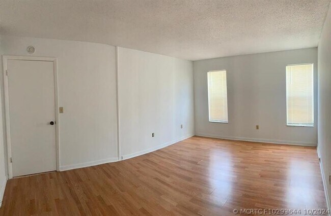 Foto del edificio - 2800 NW 56th Ave