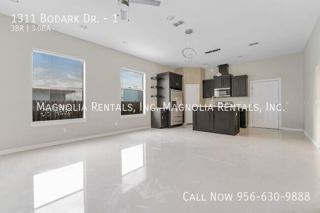 Foto del edificio - 1311 Bodark Dr