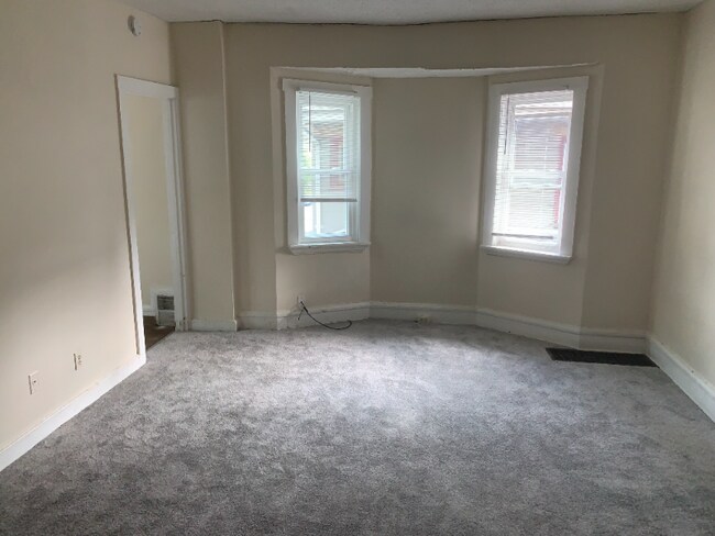 Foto del edificio - 2307 Maplewood Ave