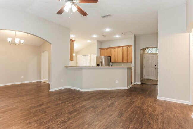 Foto del edificio - 1841 Creekview Dr