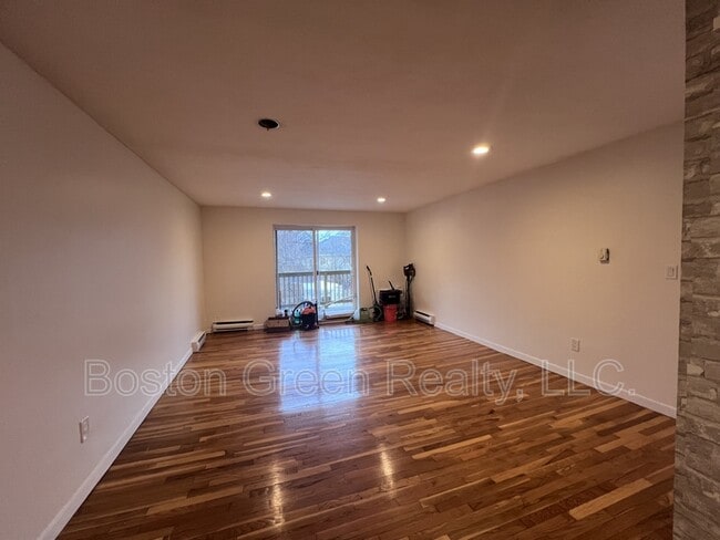 Building Photo - 50 Seymour St