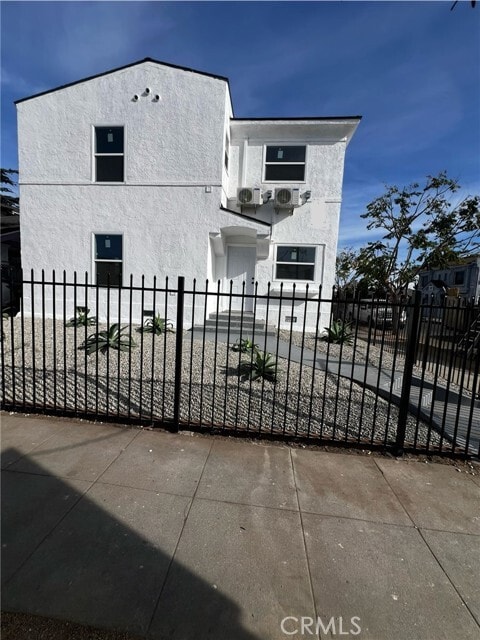 Primary Photo - 1125 W 43rd St