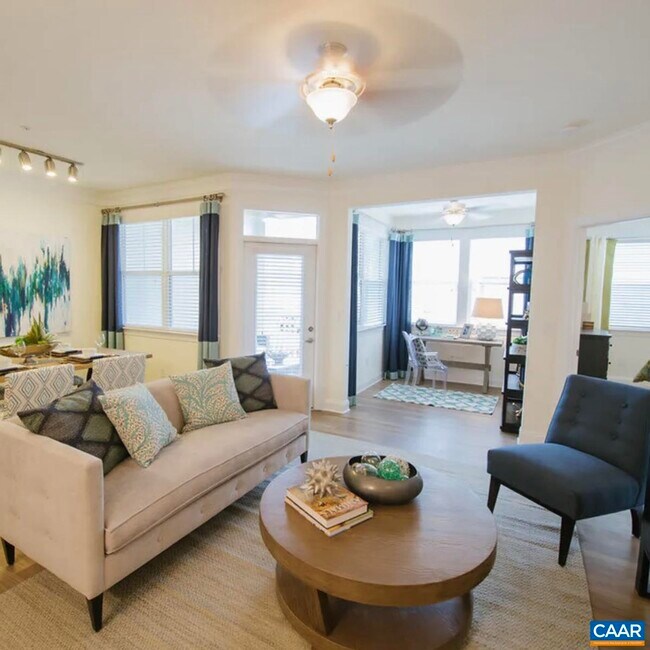 Foto del edificio - 100 Hurst Ln