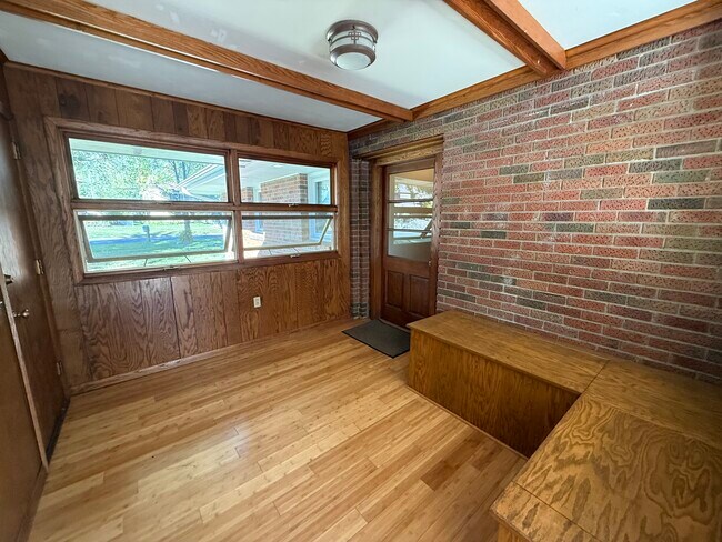 Foto del edificio - 7036 Willow Ln