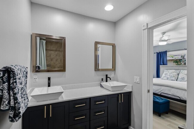 Foto del edificio - Northeast 17th Terrace, Fort Lauderdale, FL 33304 - 2 BR 2 BA house