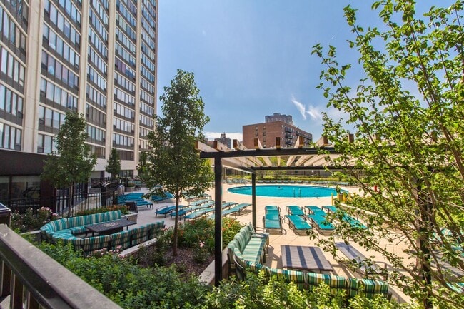 Building Photo - 3930 N Pine Grove Ave