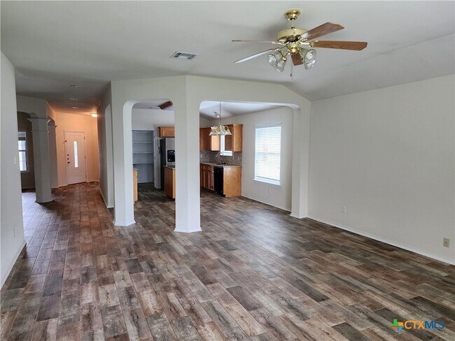 Foto del edificio - 105 E Great Plains Trail