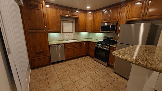 Foto del edificio - 2518 Mathews Ave