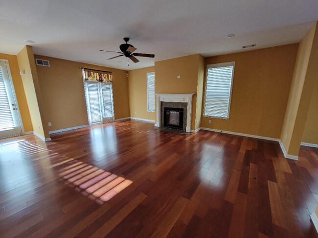 Building Photo - 1404 Island Pl E