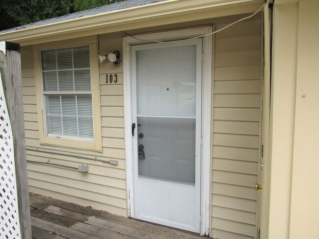 Building Photo - 1 Bedroom in Monte Vista