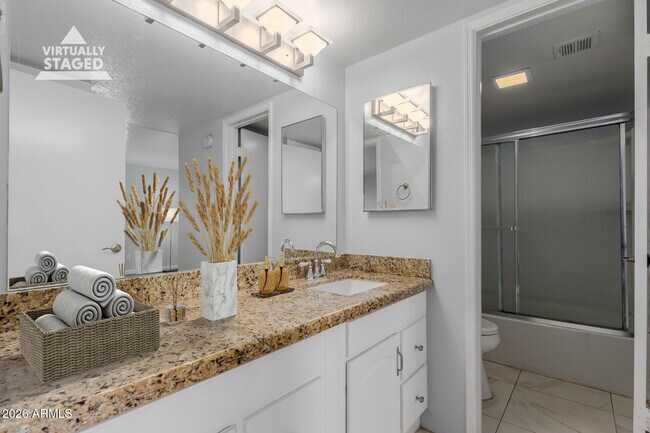 Foto del edificio - 10444 N 69th St