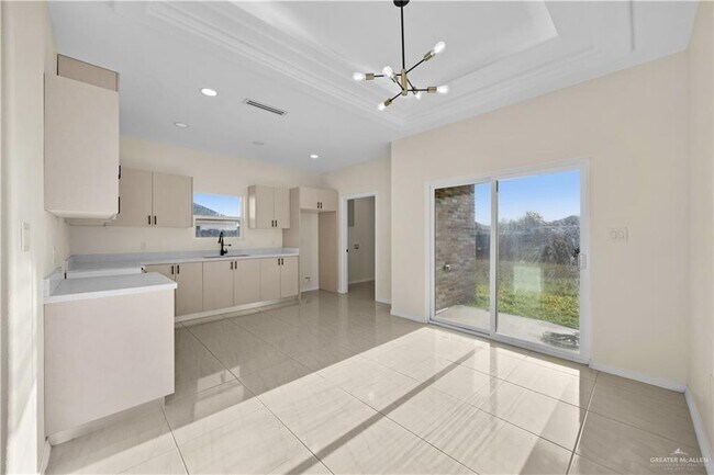 Building Photo - 16 San Pascual St