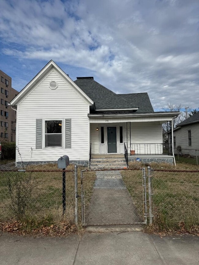 Building Photo - 216 Wilson Ave