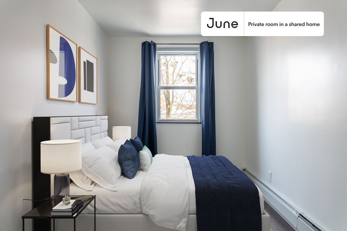 Foto principal - Private bedroom in 4 bed/2 bath Home