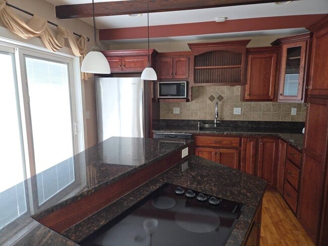 Building Photo - 26 Pearl St