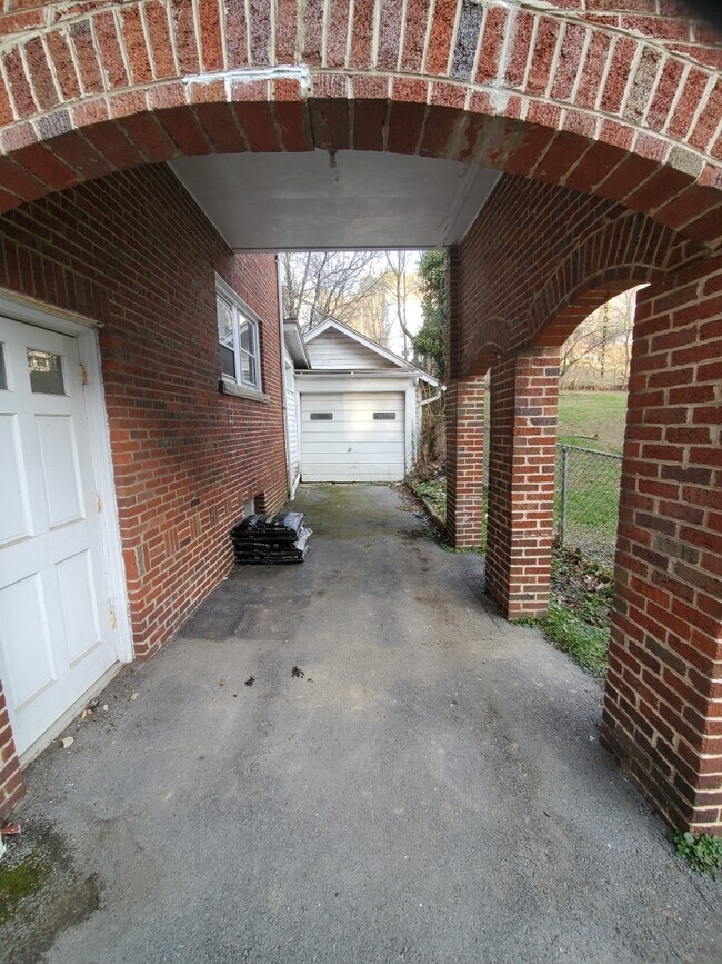 Building Photo - 808 Frederick St