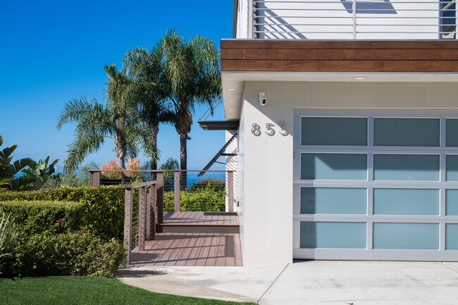 Building Photo - 855 Santa Ana St