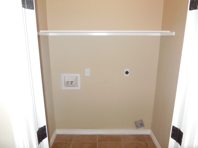Building Photo - 613 Paseo del Plata Dr