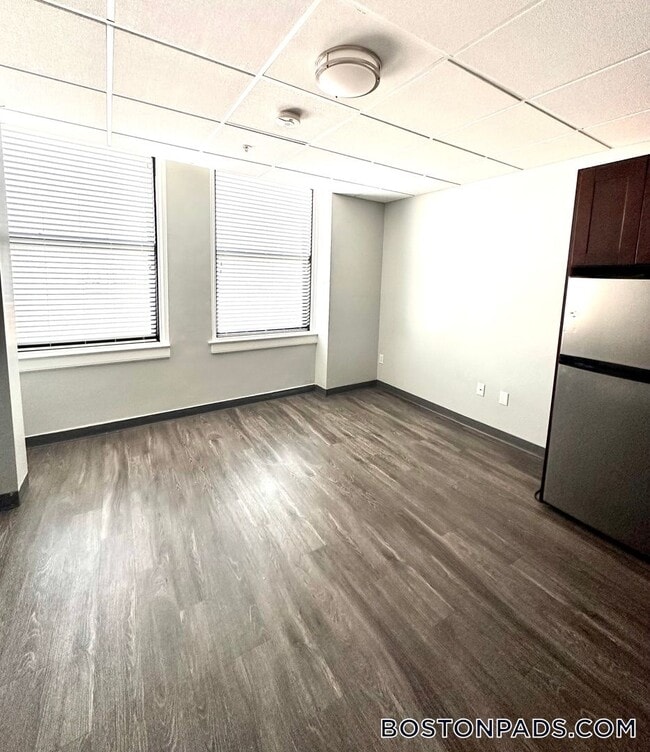 Building Photo - 507 Main St