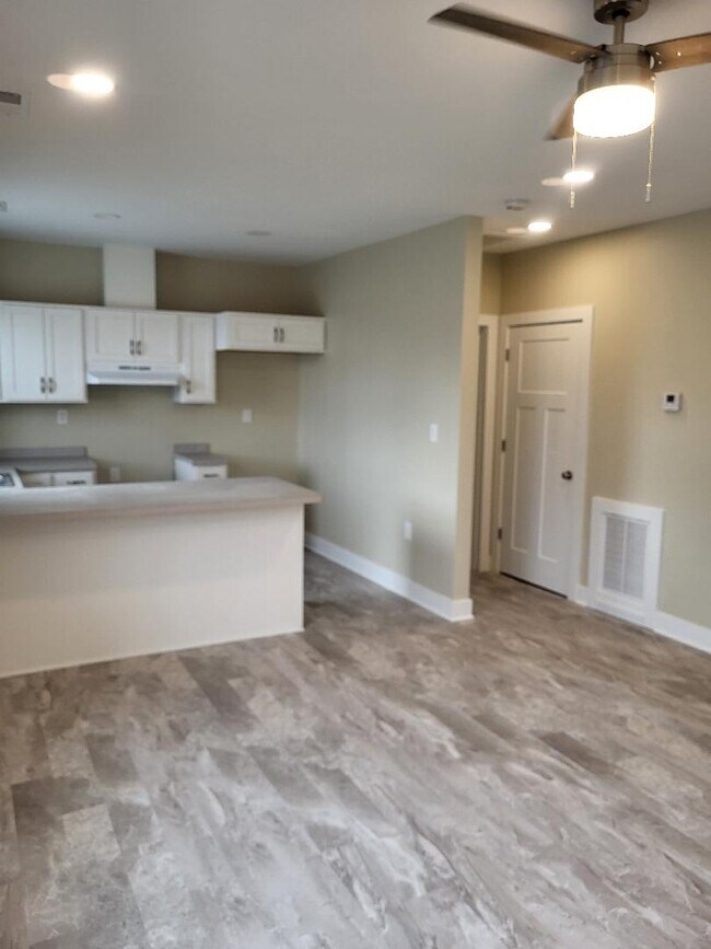 2094 Dowd Ave Unit DOWN FRONT, Lakewood, OH 44107 Apartments in Lakewood, OH